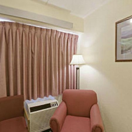 Royal Inn Шарлотт Экстерьер фото