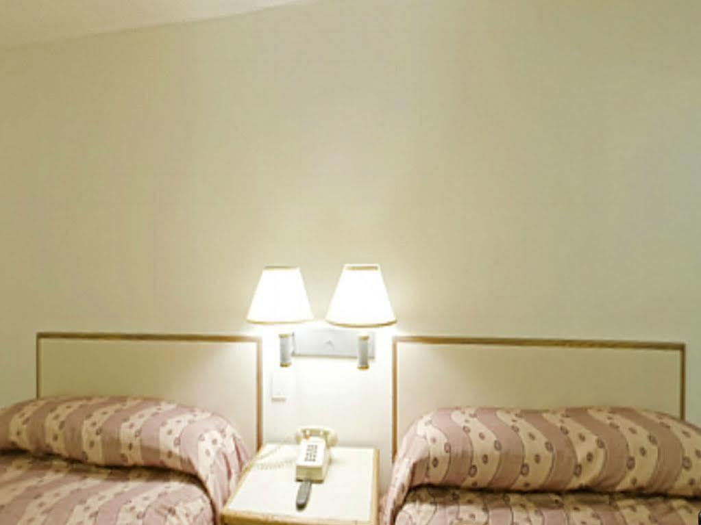 Royal Inn Шарлотт Экстерьер фото